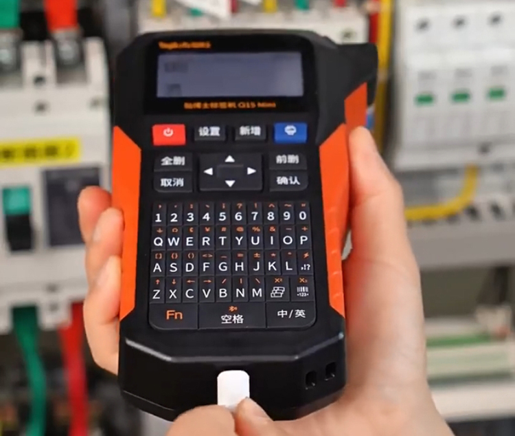 贴博士Q15标签机使用方法简单,轻松搞定机房标识 贴博士Q15标签机使用方法简单,轻松搞定机房标识