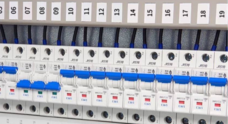 PET标签:曲面粘贴的理想方案 PET标签:曲面粘贴的理想方案