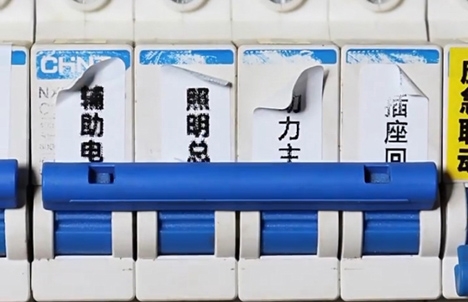 标签褪色了怎么办?贴博士专业小型电工专用标签打印机来拯救